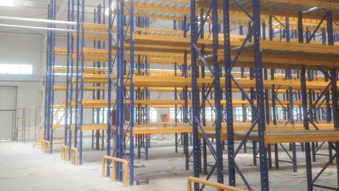 國德貨架為新疆某大型汽配倉庫設計定制重型貨架 汽車行業閣樓貨架